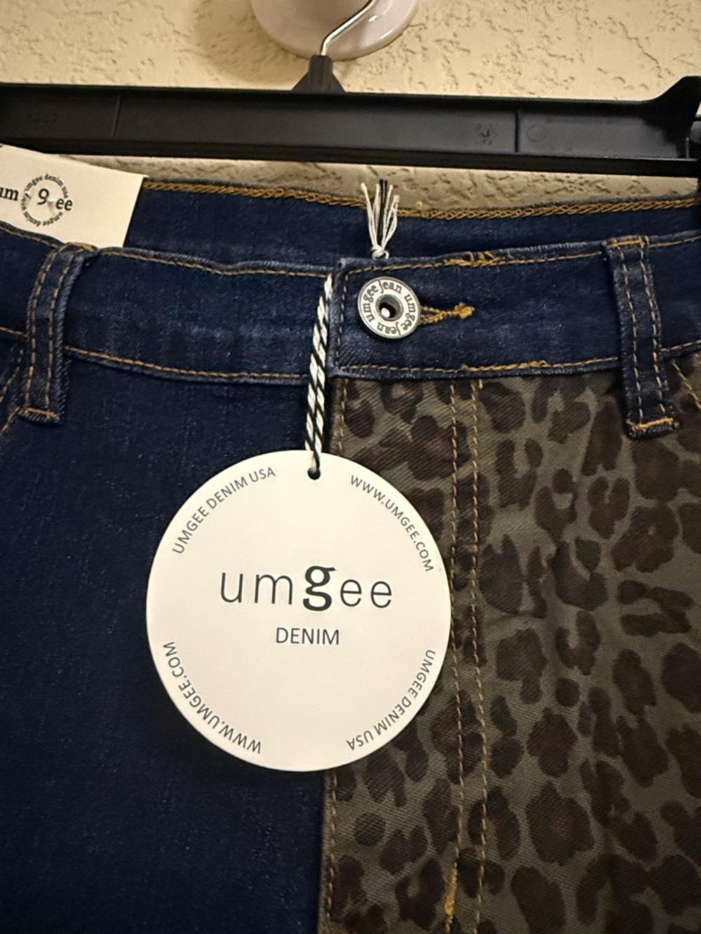 Umgee Colorblock Leopard Denim Shorts Size Large NWT Raw Hem Boutique - Picture 2 of 4